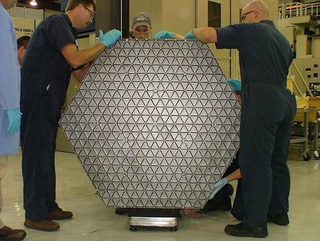 Illustration for article titled The Incredible Mirrors of the James Webb Space Telescope